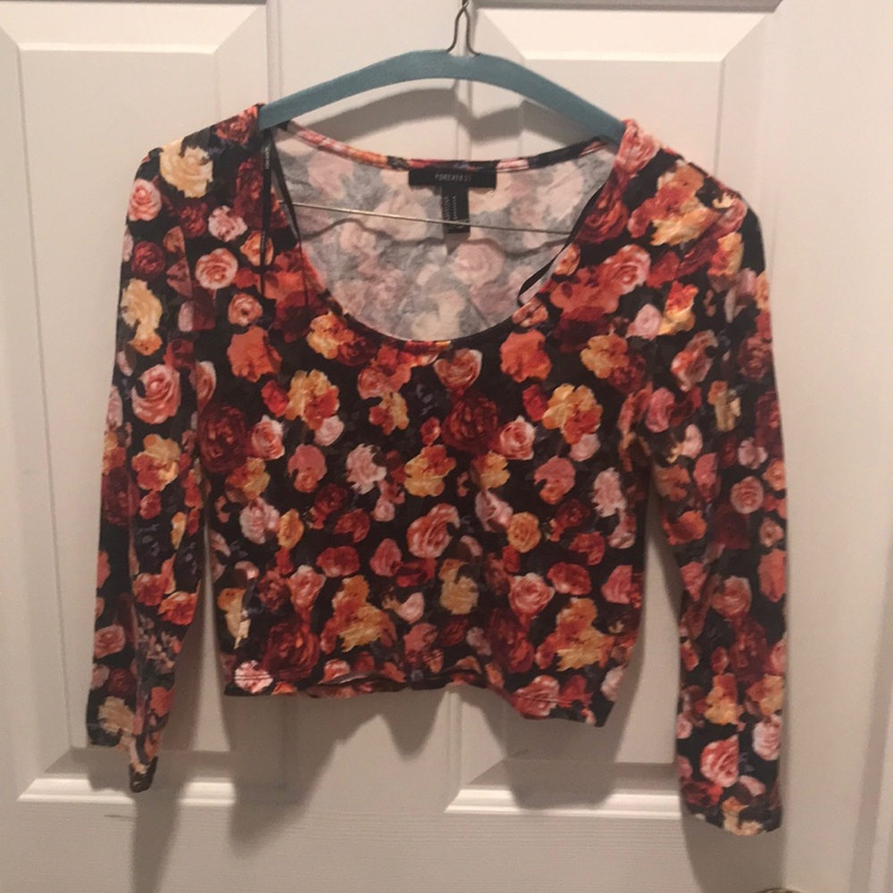 Quarter sleeve crop top